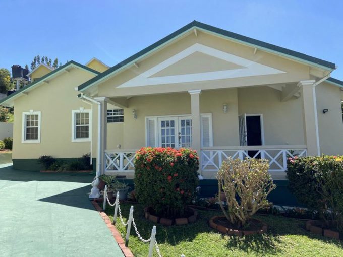Rodney-Bay-Bungalow-outside---Saint-Lucia-real-estate-pinnacle-real-estate